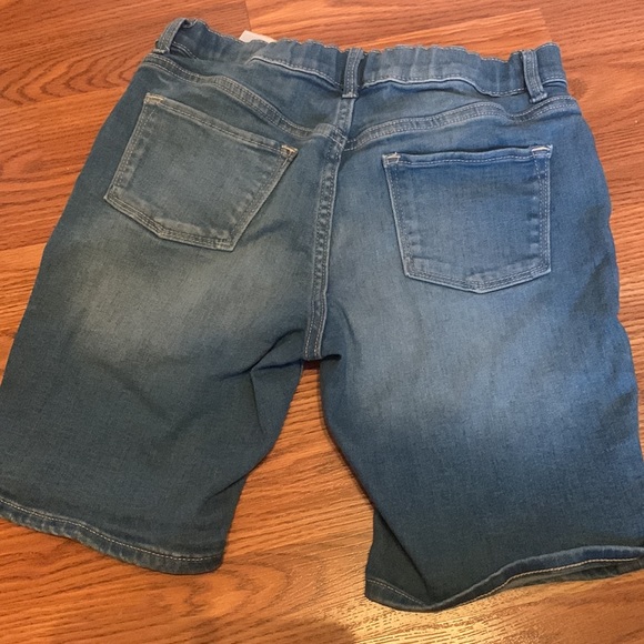 Nwot Girls mid length shorts from old navy, girls size 14, light blue - Picture 2 of 4
